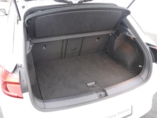 Volkswagen T-Roc Volkswagen T-Roc 1.5 TSI R-Line | Parkeersensoren | Stoelverwarming | Carplay | - afbeelding nr 17