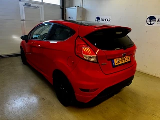 Ford Fiesta Ford Fiesta 1.0 EcoBoost Red Edition 140PK CLIMA 17 INCH PDC NAP APK 6-2026 - afbeelding nr 9