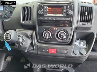 Peugeot Boxer Peugeot Boxer 165PK Bakwagen Laadklep Zijdeur Lat om lat Airco Bluetooth Radio Meubelbak Koffer Gesloten laadbak 21m3 Airco Cruise control - afbeelding nr 12