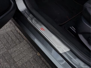 Ford Fiesta Ford Fiesta 1.0 EcoBoost 101pk ST-Line 5-Deurs | Navi | Apple Carplay + Android Auto | Clima | Cruise | Keyless Start | Pdc | Stoelverwarming | Rijstrook+Lichtsensor | Privacy Glass | 17''lm - afbeelding nr 26