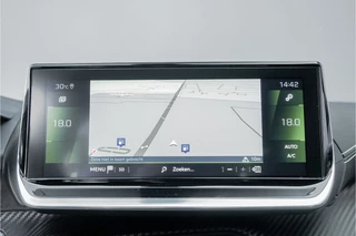 Peugeot 208 Peugeot 208 1.2 PureTech GT-Line 130PK Automaat CarPlay Camera 17
