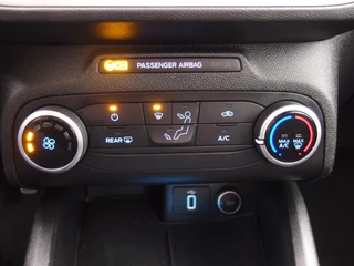 Ford Focus Ford Focus Wagon 1.0 EcoBoost Trend Edition Business AIRCO / NAVI / PDC / BLUETOOTH / CRUISE / CARPLAY / NL-AUTO - afbeelding nr 26