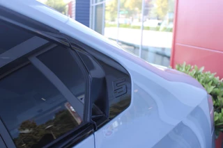 BMW 5 Serie BMW 5-serie 530e M-SPORT PRO 300PK (nieuw model) | PANORAMA DAK | M-SPORT PAKKET | M-SPORT AERODYNAMICA |  M-SPORT NAPPALEDEREN STUURWIEL MET SPORTBOOST FUNCTIE | BMW SHADOWLINE ADAPTIEVE LED KOPLAMPEN | ELEKTRISCH BEDIENBARE ACHTERKLEP |  BMW INDIVIDIUAL HIGH GLOSS EXTERIEUR RAAMLIJST AFWERKING | BMW LIVE COCKPIT PROFESSIONAL | ELEKTRISCH VERSTELBARE VOORSTOELEN MET VENTILATIE / VERWARMING EN GEHEUGEN OP DE BESTUURDERSSTOEL |  ACHTERBANKVERWARMING | 4-ZONE CLIMATE CONTROL | DONKER GETINTE ACHTERRUITEN | DONKERE HEMELBEKLEDING | DRIVE ASSISTANT | HARMAN KARDON Hi-Fi GELUIDSSYSTEEM| DRAARLOZE TELEFOONLADER | DRAADLOOOS APPLE CARPLAY / ANDROID AUTO | KLASSE 3 ALARM | COMFORT ACCESS | 20