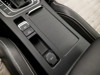 Volkswagen Passat Volkswagen Passat Variant 1.4 TSI ACT Highline 150Pk Automaat (APPLE CARPLAY, GROOT NAVI, CLIMATE, STOELVERWARMING, SPORTSTOELEN, KEYLESS, ADAPTIVE CRUISE, TREKHAAK, PARKEERSENSOREN, NIEUWSTAAT) - afbeelding nr 24