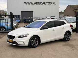 Volvo V40 2.0 D2 120 PK R-Design Business, EURO 6, 6-BAK, AIRCO(CLIMA), LEDER-/ALCANTARA INTERIEUR, STOELVERWARMING, PARKEERSENSOREN, GROOT NAVI, BLUETOOTH-MULTIMEDIASYSTEEM, 4X ELEK-RAMEN, ISOFIX, TREKHAAK, LM-VELGEN, CENT-VERGRENDELING
