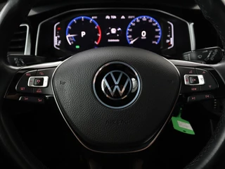Volkswagen Polo Volkswagen Polo 1.0 TSI R-Line | Stoelverwarming | Camera |  Carplay | Climate control | Adaptive cruise | Full LED | Navigatie | Virtual Cockpit - afbeelding nr 9