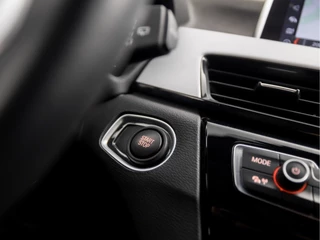 BMW X1 221Pk Automaat (GROOT NAVI, CLIMATE, ALCANTARA, ELEK ACHTERKLEP, SPORTSTOELEN, PARKEERSENSOREN, LED KOPLAMPEN, DAB+, NIEUWSTAAT) - afbeelding nr 26