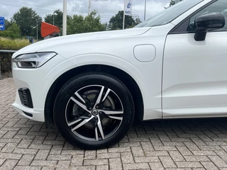 Volvo XC60 Navigatie Panoramadak Luchtvering Camera Head Up Display Leder Dashboard Carplay Elek. Stoel 19 Inch Velgen Stoelverwarming Standkachel On Call 1e Eigenaar Plug In Hybride BTW Auto - afbeelding nr 44