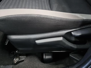 Toyota Yaris Toyota Yaris 1.3 VVT-i Dynamic Bi-Tone - afbeelding nr 20