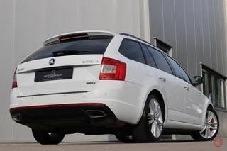 Škoda Octavia Skoda Octavia 2.0 TSI RS DSG 220 PK / 1e eigenaar / Kuipstoelen / Xenon / Stoelverwarming - afbeelding nr 3