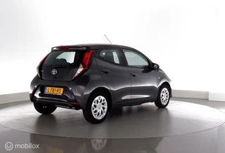 Toyota Aygo Toyota Aygo 1.0 VVT-i 72pk X-Play applecarplay|airco|camera|dab|5drs - afbeelding nr 3
