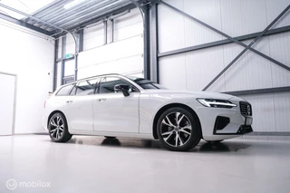 Volvo V60 Volvo V60 2.0 T8 Recharge AWD R-Design | NL auto | DAB+ | CarPlay | Adaptive | Blis | Rijklaar | - afbeelding nr 51