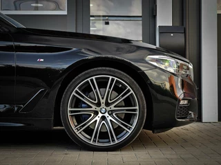 BMW 5 Serie BMW 5-serie Touring 530d xDrive M-Sport | HUD | PANO | H&K | TREKHAAK | LEER | CARPLAY | FULL OPTION - afbeelding nr 6