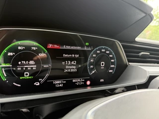 Audi e-tron Audi e-tron e-tron 50 quattro Launch edition plus 71 kWh | Panoramadak | Apple Carplay - afbeelding nr 17