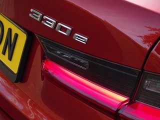 BMW 3 Serie BMW 3 Serie 330e 292PK M-perf. / BMW Individual / 2021 / LED - afbeelding nr 54