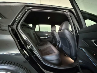 BMW 3 Serie BMW 3-serie Touring 330e 293pk M-Sport High Executive | Laser LED | Carplay | Adaptive cruise | Trekhaak - afbeelding nr 19