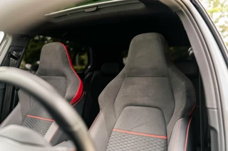 Volkswagen Golf Volkswagen Golf 2.0 TSI GTI Clubsport Pano HK DSG LED - afbeelding nr 31