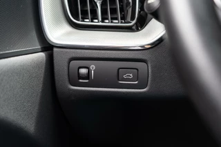 Volvo XC60 Volvo XC60 2.0 B4 R-Design Pano / Memory / 360 - afbeelding nr 19