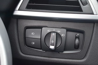 BMW 3 Serie BMW 3 Serie 330E HIGH EXEC. / SCHUIF KANTELDAK / STOELVERWARMING / LEDERE BEKLEDING - afbeelding nr 13