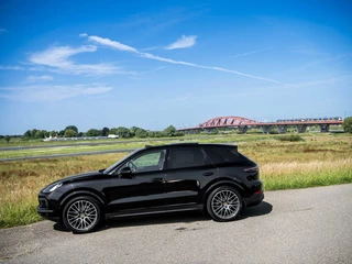 Porsche Cayenne Porsche Cayenne 3.0 V6 340PK Pano Stoelkoeling Bose ACC Sport Chrono Led Matrix 360 Camera Softclose Luchtvering - afbeelding nr 30