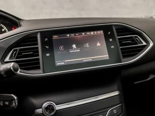 Peugeot 308 Peugeot 308 SW 1.2 PureTech Sport (PANORAMADAK, APPLE CARPLAY, GROOT NAVI, PARKEERSENSOREN, GETINT GLAS, SPORTSTOELEN, LANE ASSIST, CRUISE, NIEUWE APK, NIEUWSTAAT) - afbeelding nr 26