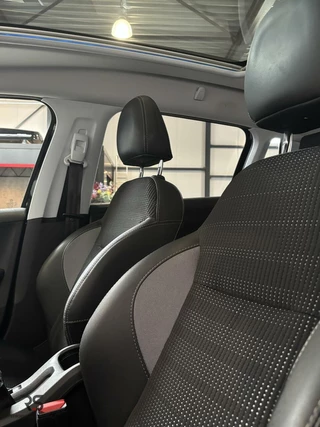 Peugeot 2008 Peugeot 2008 1.2 110 pk Allure | Pano | Clima | Cruise | CarPlay | Stoelverw. | PDC | 16