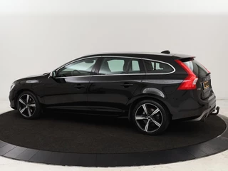 Volvo V60 Volvo V60 1.5 T3 R-Design | Stoelverwarming | Xenon |  Leder/Alcantara | Navigatie | Trekhaak | Parkeerhulp | Climate control | Cruise control - afbeelding nr 2