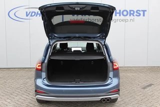 Ford Focus Trekgewicht 1.500kg ! Slechts 6.600km ! Ruim €. 9.000,- beneden de nieuwprijs ! Volautm. airco dual, navigatie, telefoonvoorb., adaptive cruise control, LED verlichting, metallic lak, camera, front-, lane- en side assist, LM wielen, Isofix etc. - afbeelding nr 9