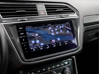 Volkswagen Tiguan 150Pk Automaat (PANORAMADAK, DIGITAL COCKPIT, APPLE CARPLAY, ELEK SPORTSTOELEN, LEDER, STOELVERWARMING, CAMERA, GETINT GLAS, KEYLESS, LED, ELEK ACHTERKLEP, PARKEER ASSISTENT, NIEUWSTAAT) - afbeelding nr 29