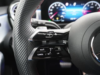 Mercedes-Benz A-Klasse Mercedes-Benz A-Klasse A180 AMG // Multibeam LED // Sfeerverlichting // Adaptief Onderstel // 19