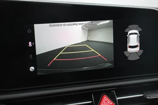 Kia Niro EV Kia Niro EV DynamicPlusLine 64.8 kWh | DEMO ! | Navigatie Half Leder Schuif-kantel dak Electrisch bedienbare achterklep DAB Led Camera Extra Getint Glas Lichtmetalen Velgen - afbeelding nr 14