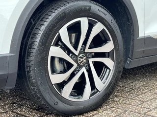 Volkswagen T-Roc Volkswagen T-Roc Cabrio 1.5 TSI Style 150pk Automaat | Adaptieve Cruise | Stoelverwarming | Digitale Cock pit | Dealer onderhouden | Dodehoeksensoren - afbeelding nr 36