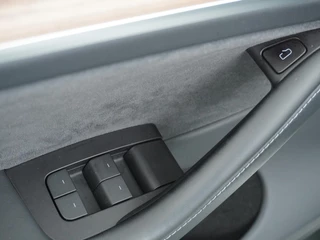 Tesla Model Y Tesla Model Y Performance AWD 75 kWh AUTOPILOT | LEDER | PANO | TESLA GARANTIE T/M 6-2026 - afbeelding nr 17