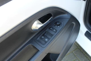 Volkswagen up! Volkswagen up! 1.0 75pk high up! NL-Auto NAP Panoramadak Fender Airco Carplay Stoelverwarming CPV El. Ramen - afbeelding nr 19