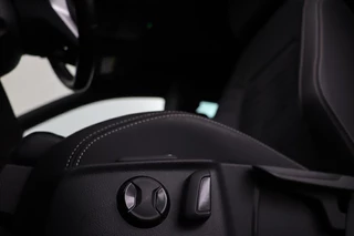 Volkswagen Passat Volkswagen Passat 1.5 TSI R Line | Stoelverwarming | Matrix LED |  Adaptive cruise | Carplay | Leder/Alcantara | Navigatie | Parkeerhulp - afbeelding nr 6