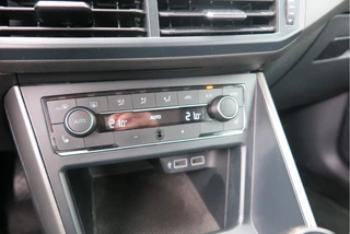 Volkswagen Polo Volkswagen Polo 1.0 TSI 95 PK Comfortline , Trekhaak , Stoelverwarming , Navigatie , Parkeersensoren , Climate control , 17