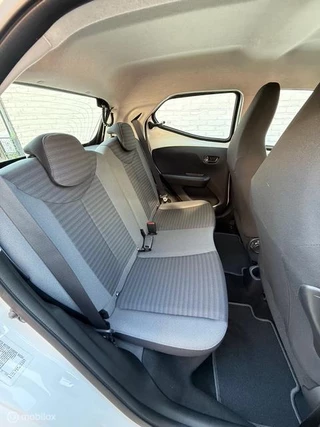 Toyota Aygo Toyota Aygo 1.0 VVT-i x-clusiv - afbeelding nr 10