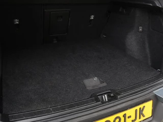 Volvo XC40 Volvo XC40 1.5 T4 Rech R Design Expression | Panoramadak |  Stoel & stuurverwarming | Adaptive cruise | Trekhaak | Camera | Carplay | Getint glas | PHEV - afbeelding nr 12