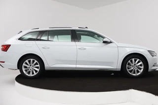 Škoda Superb Skoda Superb Combi 1.5 TSI ACT Ambition Business (PANORAMADAK, STOELVERWARMING, TREKHAAK, ELEKTR STOELEN, NAVIGATIE, NL-AUTO) - afbeelding nr 13