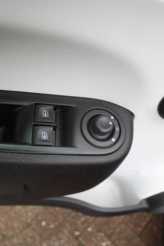 Renault Twingo Airco , Cruise control , LM velgen , LED dagrijverlichting Parkeersensoren achter - afbeelding nr 7