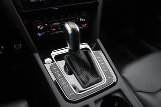 Volkswagen Arteon Volkswagen Arteon Shooting Brake 1.4 TSI eHybrid R-Line Pano/IQ.Light/Navi Pro/Keyless/Elek. lederen R Sportstoelen/DCC/ACC/Camera/Virtual Cockpit/Trekhaak wegkl. - afbeelding nr 25