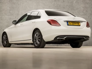 Mercedes-Benz C-Klasse 184Pk Automaat (SCHUIFDAK, NAVIGATIE, SFEERVERLICHTING, GETINT GLAS, LEDER, ELEK STOELVERWARMING, SPORTSTOELEN, CRUISE, LED KOPLAMPEN, NIEUWSTAAT) - afbeelding nr 3
