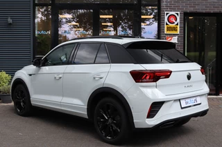 Volkswagen T-Roc Volkswagen T-Roc 1.5 TSI 110kW DSG-7 R-Line Black Style Panorama/IQ.Light/Virtual Cockpit Pro/App-Connect/18