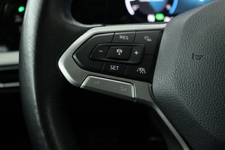 Volkswagen Golf Volkswagen Golf 1.0 eTSI Life | Camera | Adaptive cruise |  Memory | Full LED | Carplay | Side Assist | Park Assist | Sfeerverlichting | DAB - afbeelding nr 12