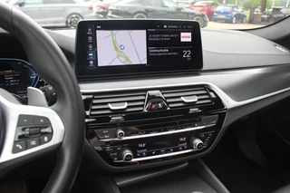 BMW 5 Serie BMW 5 Serie Touring 530e Business Ed. M Sport / Trekhaak / Panoramadak / Head-up / 19'' / Laser LED / Sfeerverlichting / Leder / Safety-pack / Stuurverwarming / Cruise Control - afbeelding nr 20