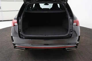 Škoda Octavia Skoda Octavia 1.4 TSI RS iV PHEV | Head-Up |  Stoel & stuurverwarming | Adaptive cruise | Standkachel | Matrix LED | Massage | Alcantara | Camera | Carplay | Memory | Canton Sound | Virtual Cockpit | Side Assist - afbeelding nr 13