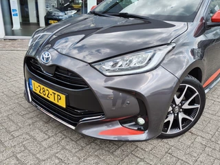 Toyota Yaris Toyota Yaris 1.5 Hybrid Executive | Navi | Parkeersensoren | Android Auto - afbeelding nr 2