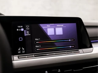 Volkswagen Golf Volkswagen Golf Variant 1.0 TSI Luxury Sport (APPLE CARPLAY, GROOT NAVI, SFEERVERLICHTING, STUUR/STOELVERWARMING, SPORTSTOELEN, KEYLESS, PARKEERSENSOREN, NIEUWSTAAT) - afbeelding nr 25