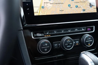 Volkswagen Golf Volkswagen Golf 2.0 TSI 4Motion R Pano / Dyn / DCC - afbeelding nr 20