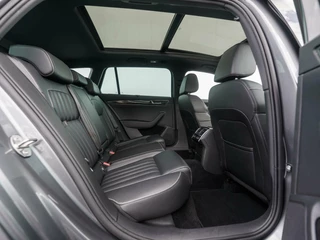 Škoda Superb Skoda Superb Combi 1.4 TSI iV 218pk Laurin & Klement | Leder | Panoramadak | 360 Camera | Trekhaak - afbeelding nr 18